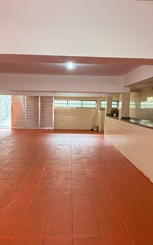 Casa para alugar com 375m², 3 quartos e 8 vagas Casa para alugar com 375m², 3 quartos e 8 vagasGaragem