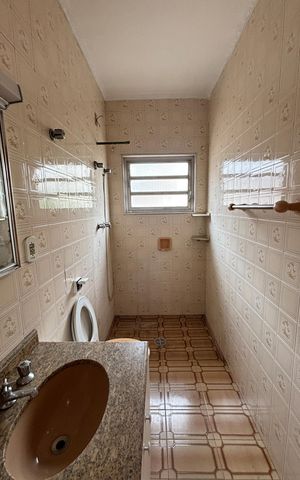 Casa para alugar com 375m², 3 quartos e 8 vagas Casa para alugar com 375m², 3 quartos e 8 vagasBanheiro da Suíte