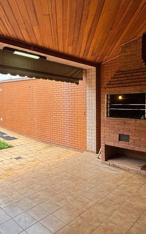 Casa para alugar com 375m², 3 quartos e 8 vagas Casa para alugar com 375m², 3 quartos e 8 vagasQuintal - Churrasqueira