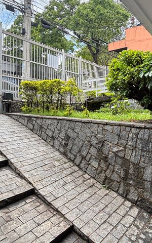 Casa para alugar com 375m², 3 quartos e 8 vagas Casa para alugar com 375m², 3 quartos e 8 vagasGaragem