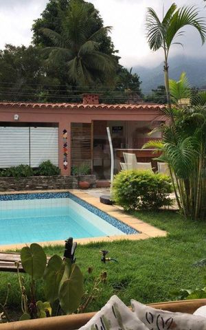 Casa de condomínio à venda com 384m², 4 quartos e 4 vagas