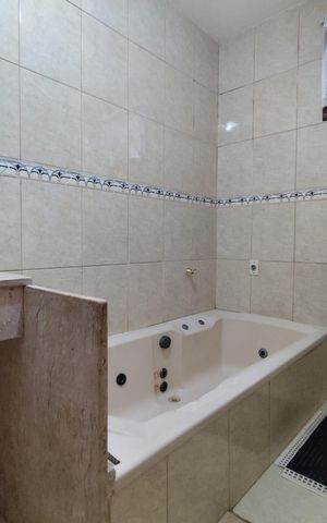 Casa à venda com 204m², 2 quartos e 2 vagas