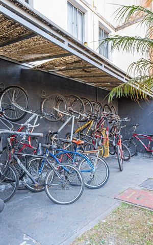 Apartamento à venda com 137m², 3 quartos e 2 vagas Apartamento à venda com 137m², 3 quartos e 2 vagasÁrea comum - Bicicletário
