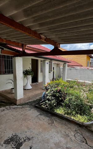Casa à venda com 125m², 2 quartos e 1 vaga Casa à venda com 125m², 2 quartos e 1 vagaFachada/Jardim