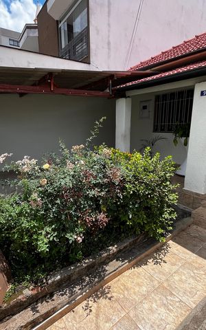 Casa à venda com 125m², 2 quartos e 1 vaga Casa à venda com 125m², 2 quartos e 1 vagaFachada/Jardim