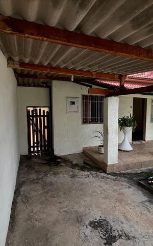 Casa à venda com 125m², 2 quartos e 1 vaga Casa à venda com 125m², 2 quartos e 1 vagaFachada/Jardim