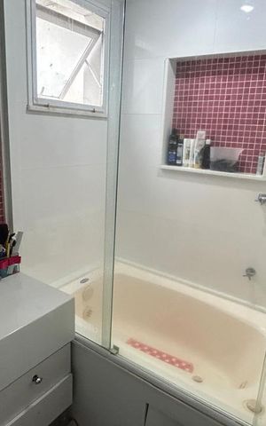 Casa de condomínio para alugar com 211m², 6 quartos e 2 vagas Casa de condomínio para alugar com 211m², 6 quartos e 2 vagasBanheiro da Suíte