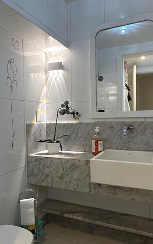 Casa de condomínio para alugar com 211m², 6 quartos e 2 vagas Casa de condomínio para alugar com 211m², 6 quartos e 2 vagasBanheiro Social