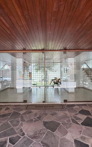 Apartamento à venda com 96m², 3 quartos e 3 vagas Apartamento à venda com 96m², 3 quartos e 3 vagasFachada