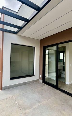 Casa de condomínio à venda com 158m², 3 quartos e 2 vagas Casa de condomínio à venda com 158m², 3 quartos e 2 vagasCobertura