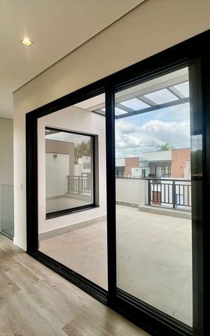 Casa de condomínio à venda com 158m², 4 quartos e 2 vagas Casa de condomínio à venda com 158m², 4 quartos e 2 vagasCobertura