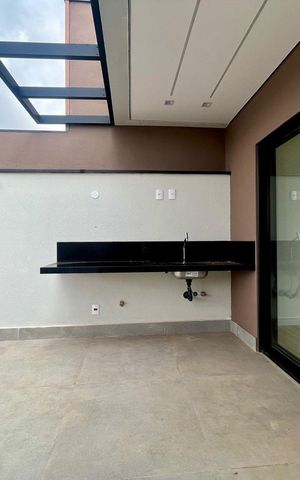 Casa de condomínio à venda com 158m², 4 quartos e 2 vagas Casa de condomínio à venda com 158m², 4 quartos e 2 vagasCobertura