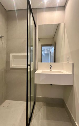 Casa de condomínio à venda com 158m², 4 quartos e 2 vagas Casa de condomínio à venda com 158m², 4 quartos e 2 vagasBanheiro