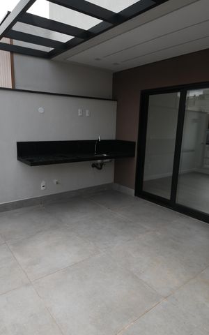 Casa de condomínio à venda com 158m², 3 quartos e 2 vagasVaranda