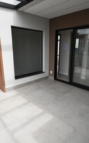 Casa de condomínio à venda com 158m², 3 quartos e 2 vagasVaranda