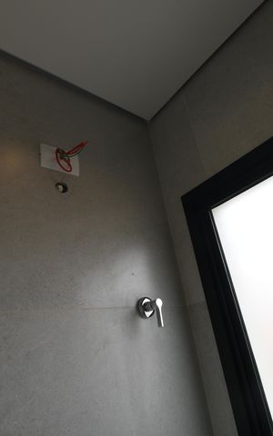Casa de condomínio à venda com 158m², 3 quartos e 2 vagasBanheiro de serviço