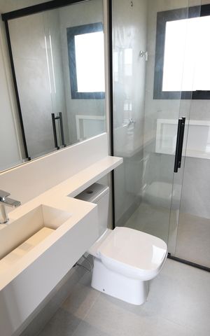 Casa de condomínio à venda com 158m², 3 quartos e 2 vagasBanheiro de serviço