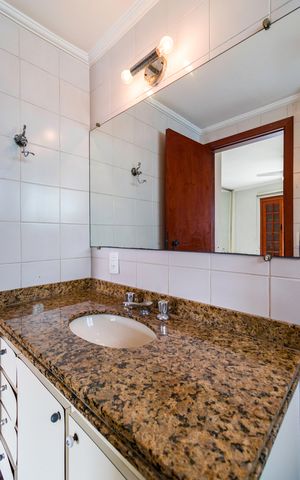 Casa para alugar com 200m², 3 quartos e 4 vagas Casa para alugar com 200m², 3 quartos e 4 vagasBanheiro da Suíte