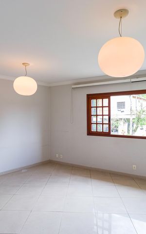 Casa para alugar com 200m², 3 quartos e 4 vagas Casa para alugar com 200m², 3 quartos e 4 vagasSala