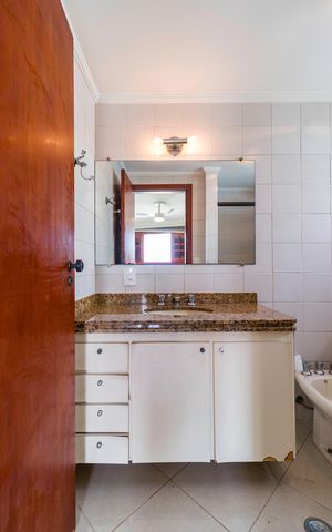 Casa para alugar com 200m², 3 quartos e 4 vagas Casa para alugar com 200m², 3 quartos e 4 vagasBanheiro da Suíte
