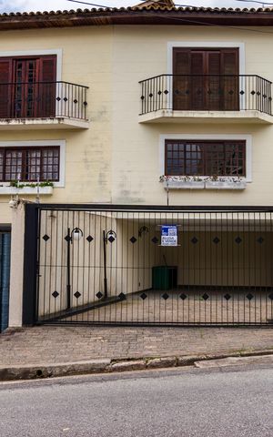 Casa para alugar com 200m², 3 quartos e 4 vagas Casa para alugar com 200m², 3 quartos e 4 vagasFachada
