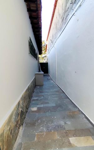 Casa à venda com 420m², 4 quartos e 3 vagasCorredor externo