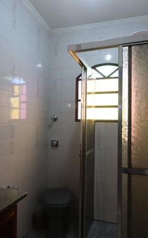 Casa à venda com 240m², 3 quartos e 2 vagasBanheiro