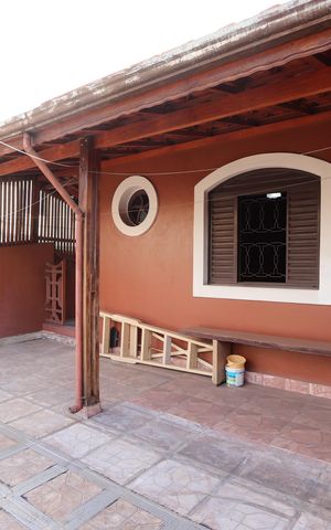 Casa à venda com 240m², 3 quartos e 2 vagasVaranda