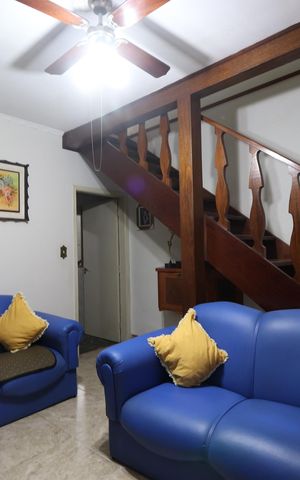 Casa à venda com 240m², 3 quartos e 2 vagasSala