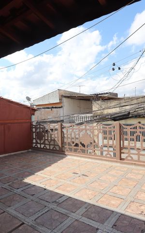 Casa à venda com 240m², 3 quartos e 2 vagasVaranda