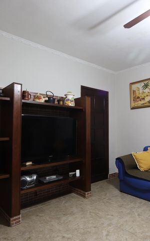 Casa à venda com 240m², 3 quartos e 2 vagasSala