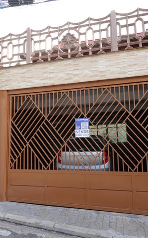 Casa à venda com 240m², 3 quartos e 2 vagasFachada