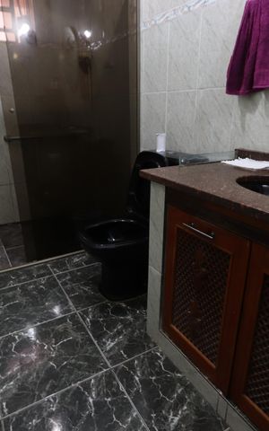 Casa à venda com 240m², 3 quartos e 2 vagasBanheiro de baixo