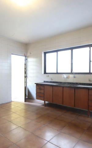 Casa para alugar com 500m², 3 quartos e 6 vagasCozinha