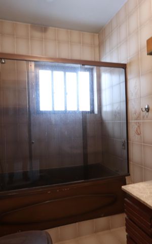 Casa para alugar com 500m², 3 quartos e 6 vagasBanheiro Social