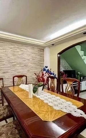 Casa à venda com 219m², 4 quartos e 4 vagas
