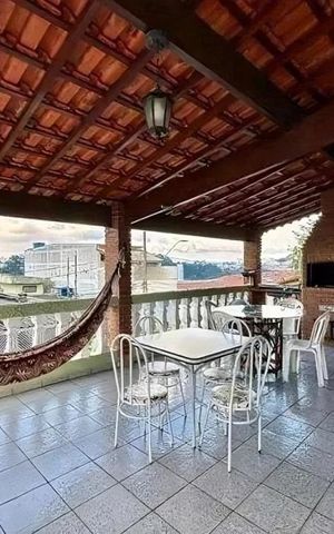 Casa à venda com 219m², 4 quartos e 4 vagas
