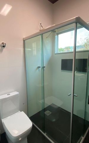 Casa para alugar com 2500m², 5 quartos e 8 vagas Casa para alugar com 2500m², 5 quartos e 8 vagasBanheiro da Suíte