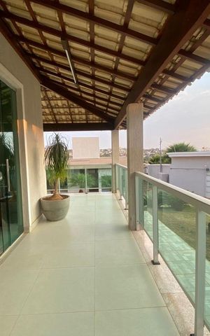 Casa para alugar com 2500m², 5 quartos e 8 vagas Casa para alugar com 2500m², 5 quartos e 8 vagasVaranda