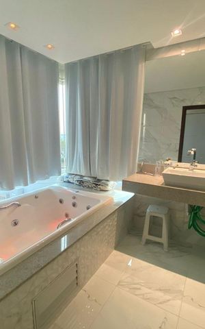 Casa para alugar com 2500m², 5 quartos e 8 vagas Casa para alugar com 2500m², 5 quartos e 8 vagasBanheiro da Suíte