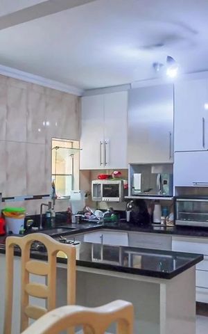 Casa para alugar com 235m², 4 quartos e 3 vagas