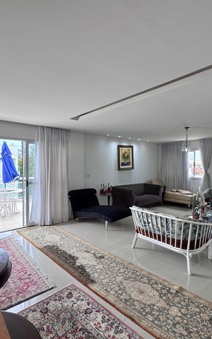Apartamento à venda com 360m², 3 quartos e 3 vagas Apartamento à venda com 360m², 3 quartos e 3 vagasSala