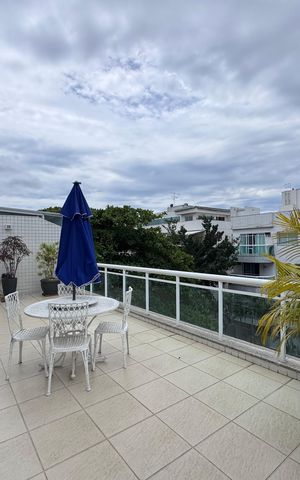 Apartamento à venda com 360m², 3 quartos e 3 vagas Apartamento à venda com 360m², 3 quartos e 3 vagasVaranda / Terraço
