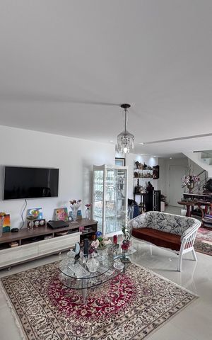 Apartamento à venda com 360m², 3 quartos e 3 vagas Apartamento à venda com 360m², 3 quartos e 3 vagasSala
