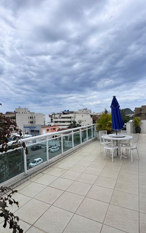 Apartamento à venda com 360m², 3 quartos e 3 vagas Apartamento à venda com 360m², 3 quartos e 3 vagasVaranda / Terraço