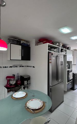 Apartamento à venda com 360m², 3 quartos e 3 vagas Apartamento à venda com 360m², 3 quartos e 3 vagasCozinha e Área de Serviço
