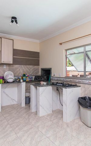 Casa à venda com 300m², 3 quartos e 3 vagasCozinha