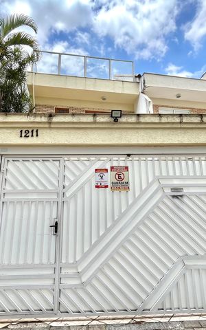 Casa à venda com 270m², 4 quartos e 4 vagas Casa à venda com 270m², 4 quartos e 4 vagasFachada