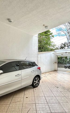 Casa à venda com 270m², 4 quartos e 4 vagas Casa à venda com 270m², 4 quartos e 4 vagasGaragem