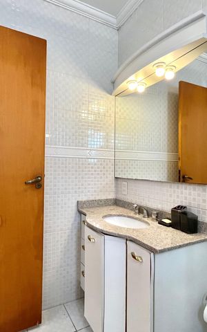 Casa à venda com 270m², 4 quartos e 4 vagas Casa à venda com 270m², 4 quartos e 4 vagasBanheiro da Suíte 1